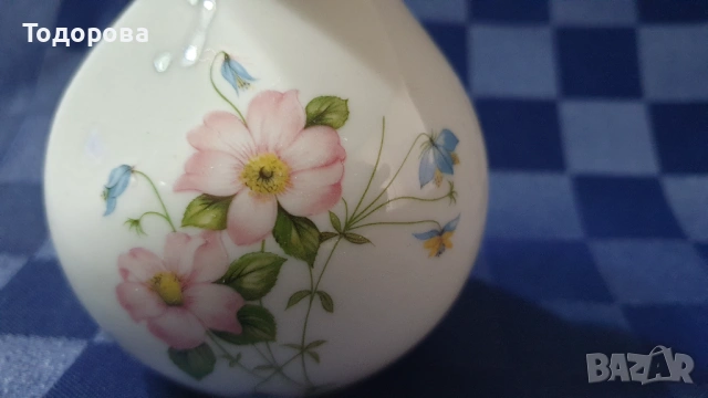 Порцеланова вазичка, снимка 2 - Декорация за дома - 53034119