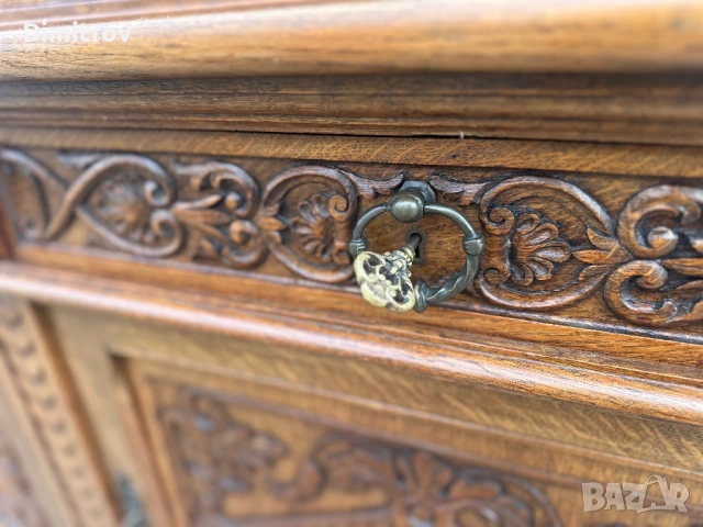 Масивна ретро креденца / бюфет с дърворезба и заключващи се чекмеджета, снимка 7 - Бюфети - 53958341