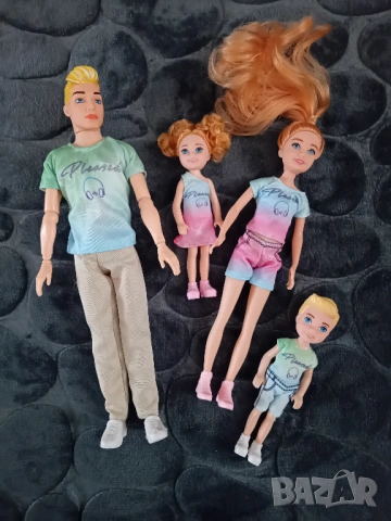 Комплект от 4 бр. кукли тип Барби. Общо €10.
