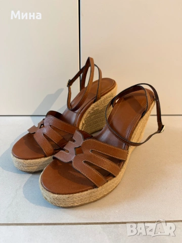 Сандали на платформа и каишка