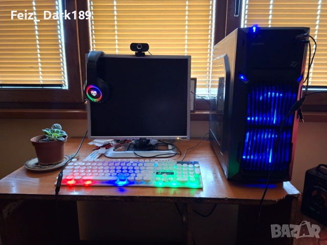 Компьотар,клавиатура,монитор,слушалки,камера