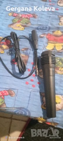 Продавам микрофон за караоке колона или друго. 