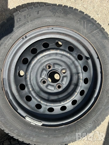 4бр. джанти с гуми Toyota 15 4x100 6J 185/60/15 Corolla Verso зимни, снимка 2 - Гуми и джанти - 54173040