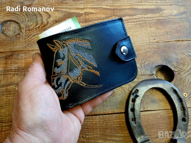 Ръчно изработен мъжки кожен портфейл с тематична бродерия , снимка 2 - Портфейли, портмонета - 54009715