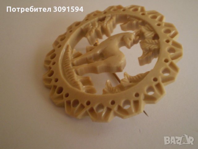 Стара брошка   изработена  от бакелит елен сърна, снимка 6 - Антикварни и старинни предмети - 35389400