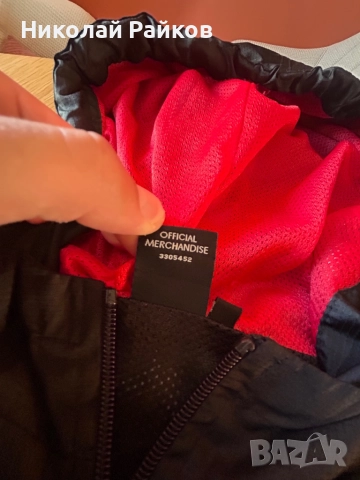 Оригинално яке на Манчестър Юнайтед , снимка 4 - Спортни дрехи, екипи - 51659236