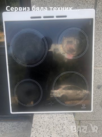 Продавам перфектен керамичен плот с котлоните и ключовете за готварска печка INDESIT 