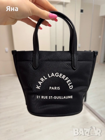 Малка черна чанта