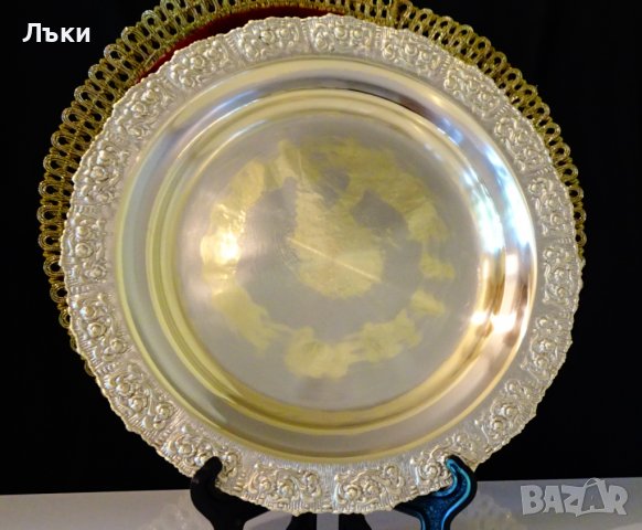 Месингова чиния с релефни рози 19 см. , снимка 1 - Антикварни и старинни предмети - 37997198