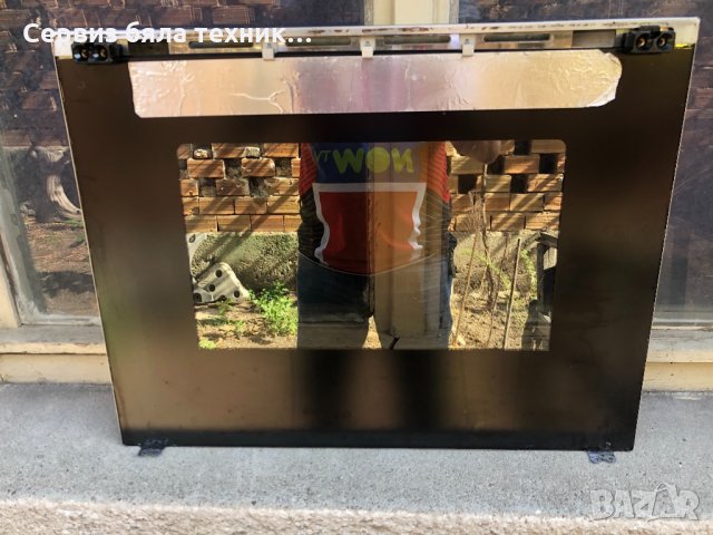 Продавам отлично запазено предно стъкло с дръжката за готварска печка INDESIT, снимка 2 - Печки, фурни - 30380761