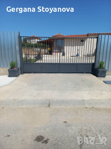 Имот с къща и промишлена сграда