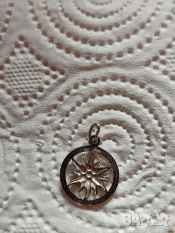 Вносен сребърен медальон   проба 800 маркиран отзад, снимка 2 - Колиета, медальони, синджири - 44572037