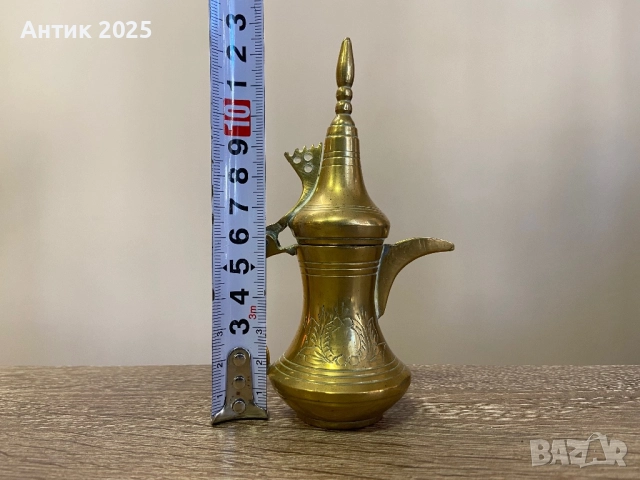 Винтидж месингов арабски кафеник (далла), декоративен, ~12 см, снимка 2 - Антикварни и старинни предмети - 52839019