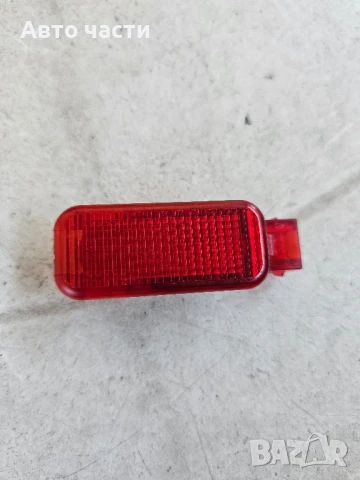 98-11 Audi A6 Quattro Предупредителна лампа за задната дясна врата 8D0-947-41