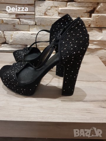 Дамски обувки на bershka , снимка 3 - Дамски обувки на ток - 31568242