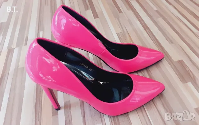 Продавам - Дамски лачени елегантни обувки - 35 номер, снимка 5 - Дамски обувки на ток - 47722056