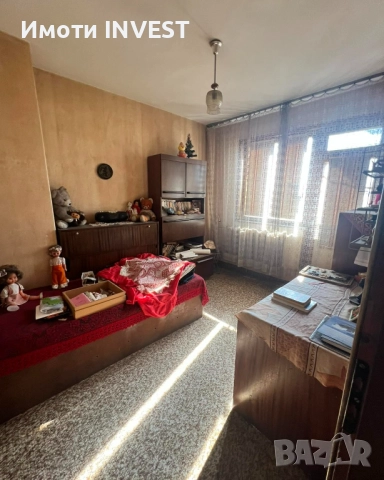 Триетажна къща с двор, гаражи и възможност за разделяне – гр. Попово, снимка 4 - Къщи - 52836009