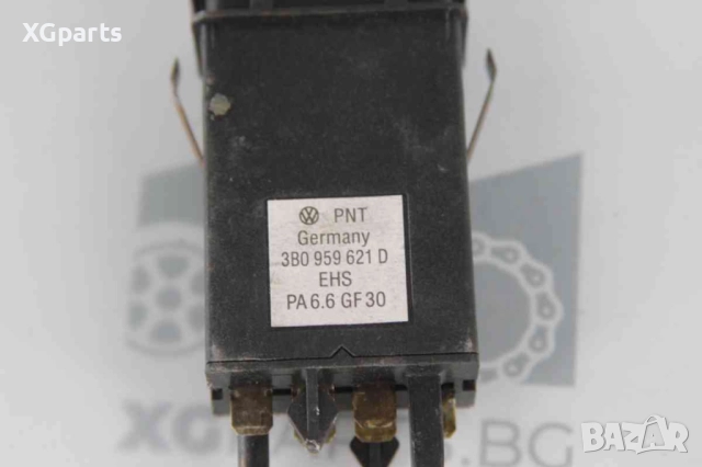 Бутон подгрев задно стъкло за Volkswagen Passat B5, B5.5 (1996-2005) 3B0959621D, снимка 2 - Части - 51940368