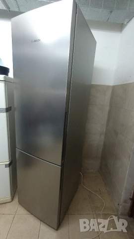 Хладилник с фризер BOSCH, снимка 4 - Хладилници - 53218762