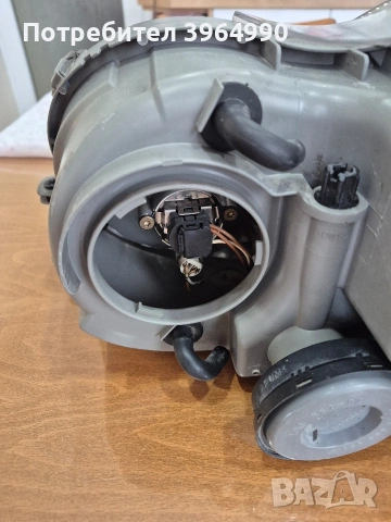 Оригинален десен фар за Мерцедес CLK W209 , снимка 6 - Части - 54016112