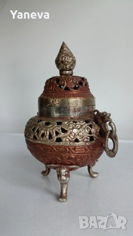 Тибетска , антична кадилница (съд за тамян), изработена от мед и месинг. 