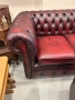 Табуретка, фотьойл и троен диван Chesterfield Oxblood., снимка 9