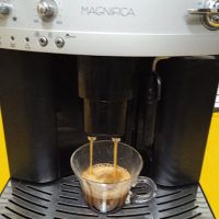 Кафе автомат Delonghi Magnifica  ESAM 3200, снимка 5 - Кафемашини - 44747200
