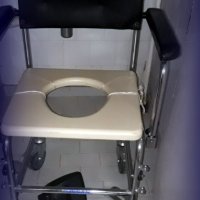 инвалиден стол тоалетен стол
