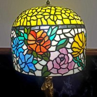 Настолна лампа в стил Тифани, снимка 3 - Настолни лампи - 42829268