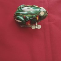 Продава  метална подскачаща ламаринена жаба, снимка 1 - Други - 29884767