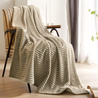 Поларено одеяло - Бежово 200x230, снимка 6 - Олекотени завивки и одеяла - 44810123