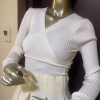 Налична блуза в Бял цвят !, снимка 2 - Блузи с дълъг ръкав и пуловери - 40347019
