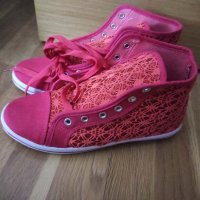 Дамски цикламени обувки, снимка 1 - Дамски ежедневни обувки - 38089538