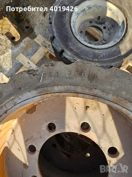 Продавам два броя бандажни гуми за мотокар, снимка 1