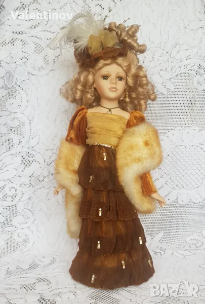 Порцеланова кукла със стойка , снимка 1