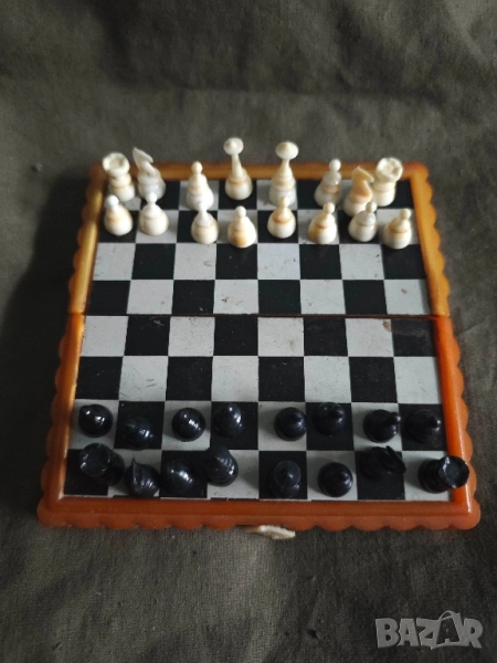 Продавам малък магнитен шах, снимка 1
