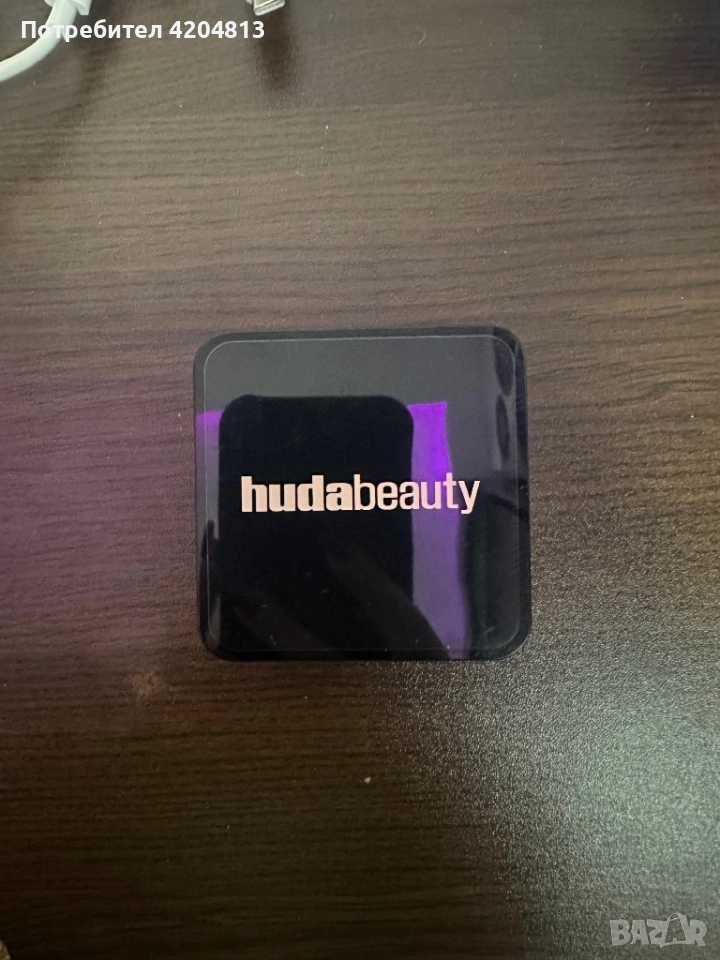 Продавам пудра на huda beauty. използвана е 2 пъти. цена - 75лв. , снимка 1
