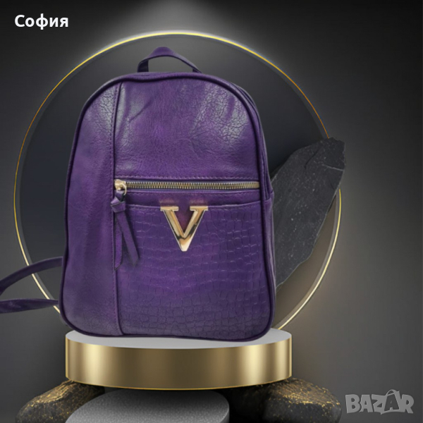 Дамска стилна раница от еко кожа с метален елемент V, снимка 1
