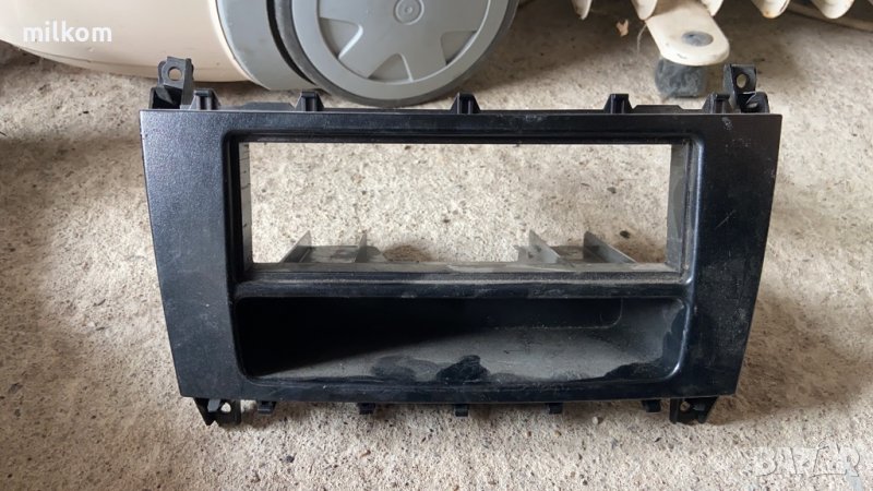 Стойка за радио сд мерцедес ц класа w203, снимка 1