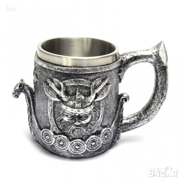 Код 95612 Стилна чаша от полирезин и метал с релефни декорации - герой с шлем и рога, снимка 1