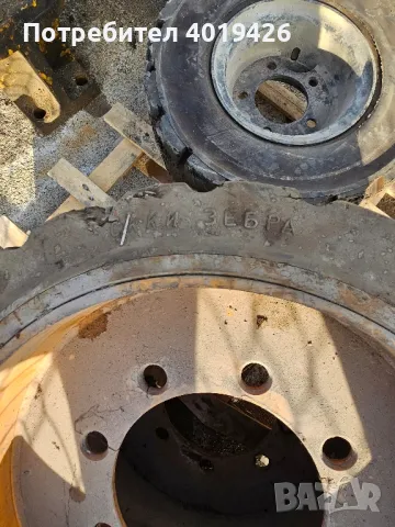 Продавам два броя бандажни гуми за мотокар