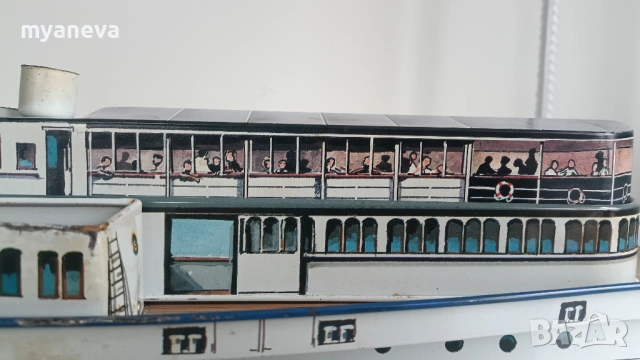 Ламаринена, vintage играчка, представляваща модел на швейцарския параход с гребни колела "Uri" , снимка 4 - Коли, камиони, мотори, писти - 54166086