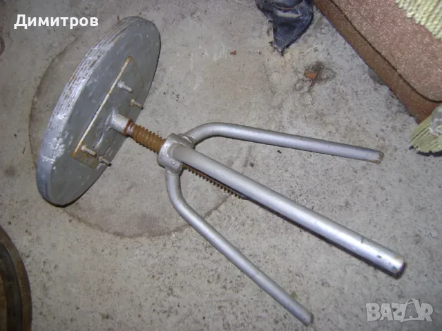 Столче на винт , снимка 2 - Антикварни и старинни предмети - 47581144