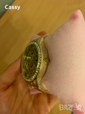 Позлатен дамски часовник с камъчета и леопардов десен, снимка 2 - Дамски - 30531965