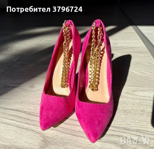 Дамски обувки на ток със златни верижки