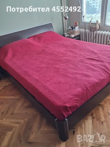 Спалня с нощни шкафчета