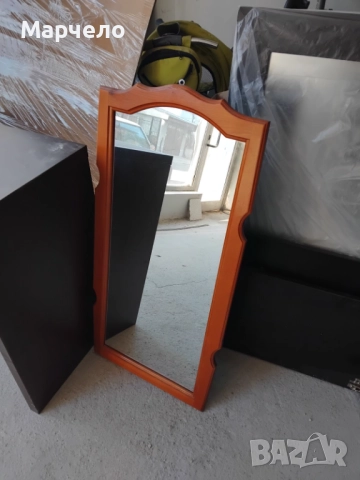 Продавам огледало за стена