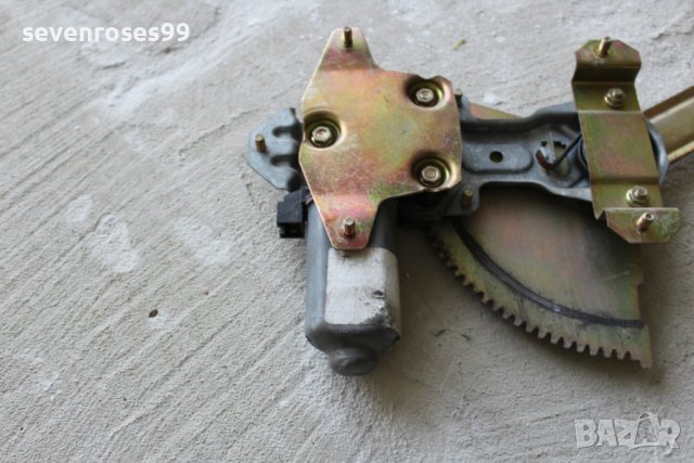 Машинка ел.Стъкло  Предна дясна VW Passsat 3 , снимка 3 - Части - 36860347