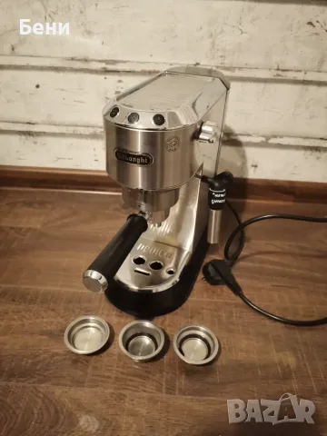 Продавам еспресо кафемашина Delonghi dedica 