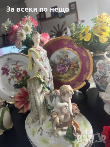 Sitzendorf Germany  Circa 1904 “ Дамата с херувим и куче” Код P2253, снимка 2 - Колекции - 54241563